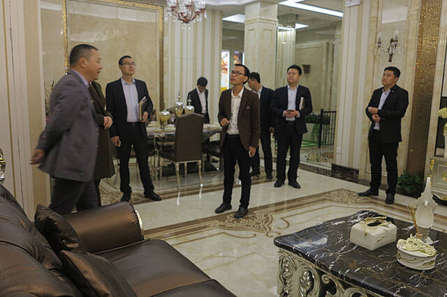 2 品牌市场中心总经理符竣雄与来宾交流中_副本.jpg