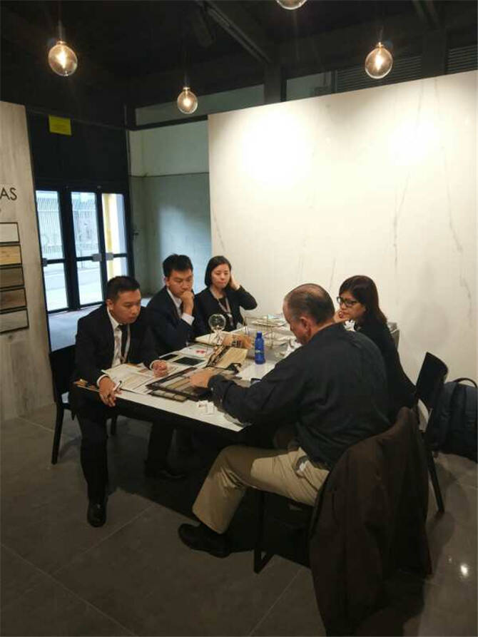 洽谈现场2 (3).jpg