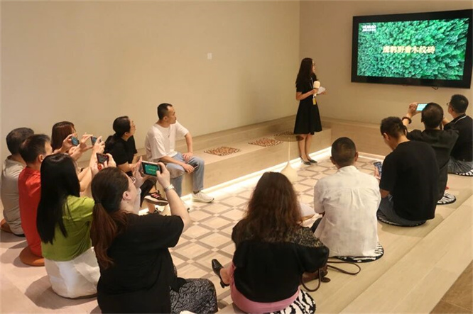 虎豹在“撒野”，刘明连“虎毛”、“豹纹”都敢卖